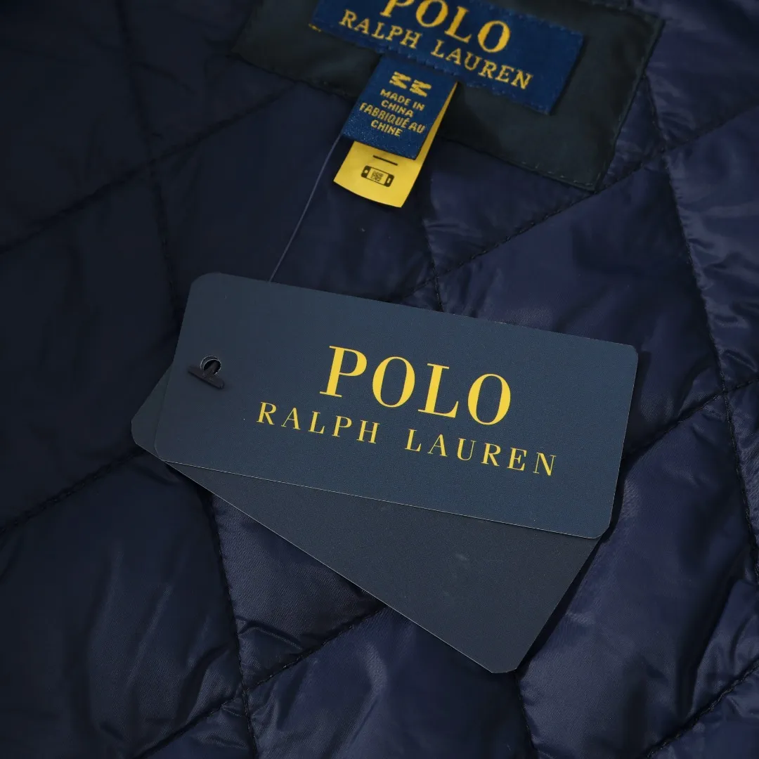P350 #R57 Ralpah Lauren/Ralph Lauren Diamond Check Stand Collar Veteran Cotton Jacket Uniform British Retro Style for Men and Women Item No. RL17381 Classic Diamond Henley Lavalier Thin Cotton Jacket Simple yet stylish corduroy trimmed cuffs Collar Can be straight folded Two-wear, half-high collar front double-button closure, front full zipper Fabric has a certain anti-water effect, classic forever , there are adjustable buckle tabs at the back waist. Delicate embroidery of the pony on the left side of the chest is retro and timeless. Color: black, navy blue, brown, army green. Size: M L